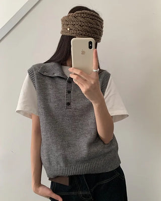 (2 colors) High-neck button-up knit vest