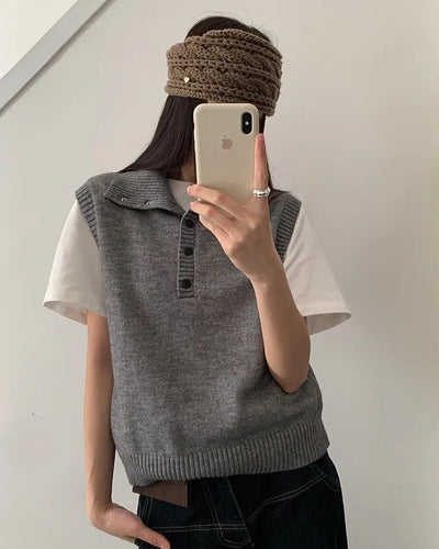 (2 colors) High-neck button-up knit vest