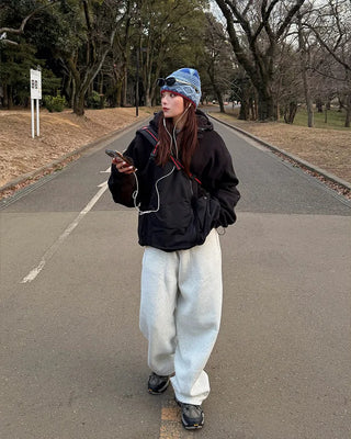 Wide sweatpants with side pockets