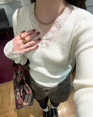 V-neck lace-point knit