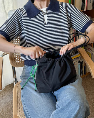 [8th Re-release] (ORIGINAL) Medium Drawstring Shoulder Bag (black)