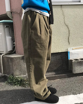 Elastic waistband, two-pleat wide-leg pants