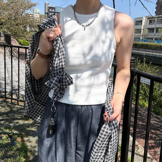 Simple ribbed tank top