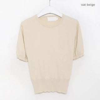 Simple U-neck knit