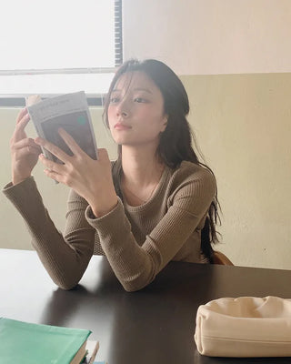 Back Point Slit Slim T-Shirt