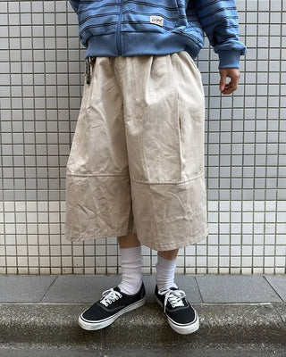 Two-pleat Bermuda shorts