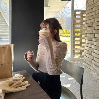 Slit off-shoulder knit