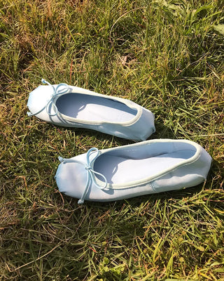 Ribbon flat shoes