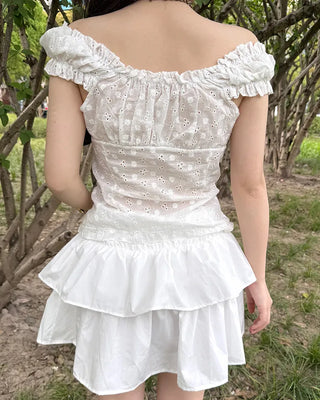 Shirred lace half-sleeve blouse