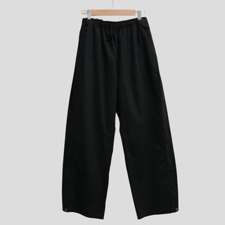 Wide-leg pants with elastic waistband and slits