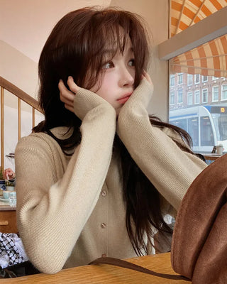 Y-neck modern cardigan