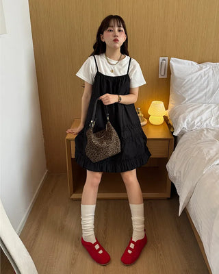 Cropped half-sleeve T-shirt