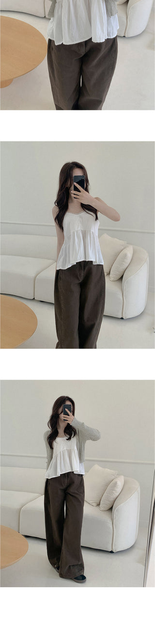 Wide-leg pants with side pleats