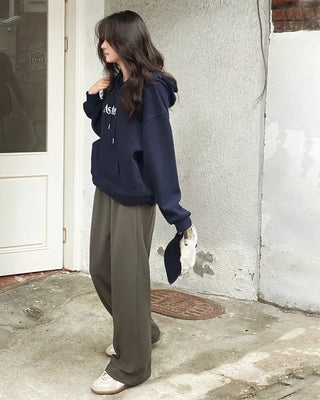 Stress-free! Comfortable wide-leg fleece-lined slacks that feel like training wear.