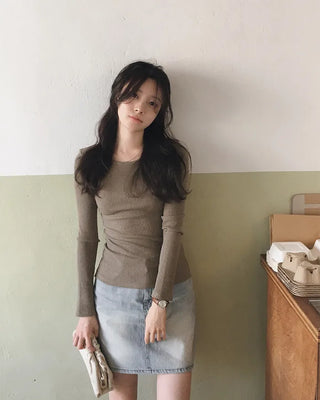 Back Point Slit Slim T-Shirt