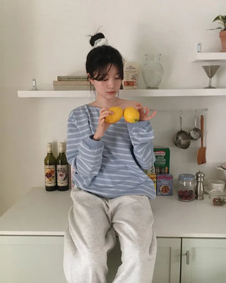 Striped off-shoulder sweatshirt