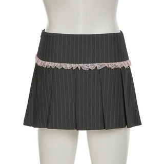 A line pleated lace hem zip-up ribbon mini skirt