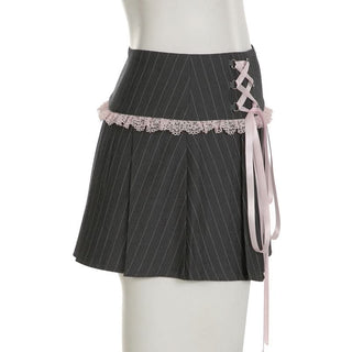 A line pleated lace hem zip-up ribbon mini skirt