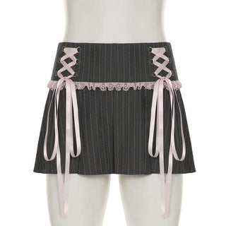 A line pleated lace hem zip-up ribbon mini skirt