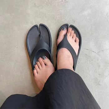 Basic beach sandals
