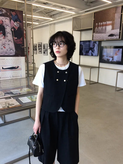 Button vest