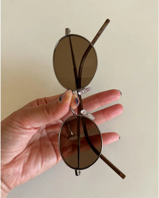 Oval frame sunglasses