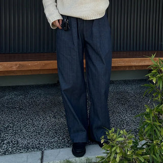 One-tuck easy denim pants