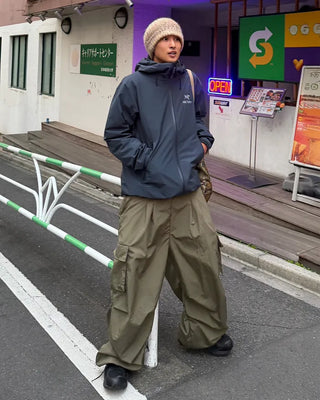 Side-tuck cargo pants