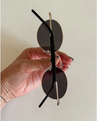Oval frame sunglasses