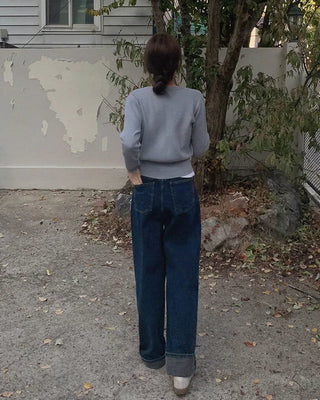Y-neck modern cardigan