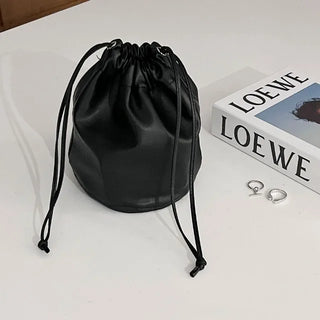 Simple retro bucket bag