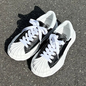 bold sole casual sneakers