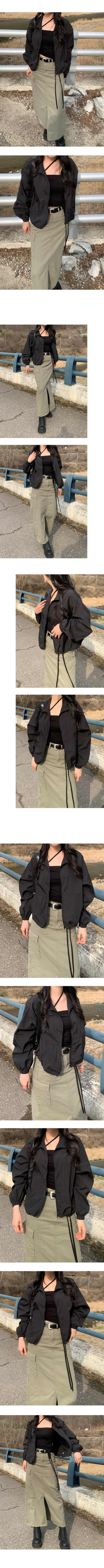 Loose-fitting mountain parka with drawstring hood