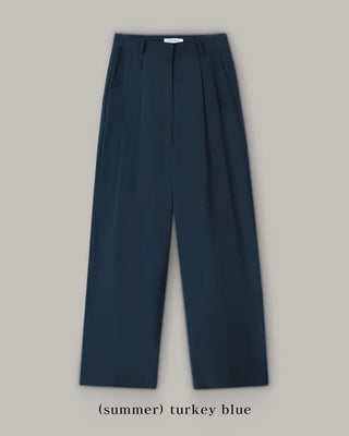 Leg-lengthening pintuck wide slacks