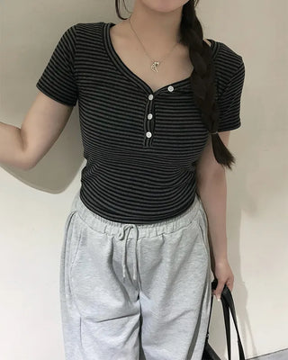 V-neck button-down striped half-length T-shirt