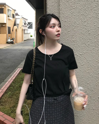 Basic round neck T-shirt