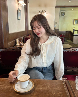Round lace collar blouse