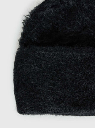 Caevia Fluffy Beanie Black