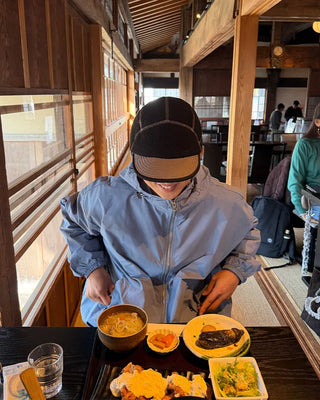 Monohooded windbreaker