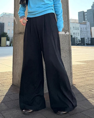 Loose-fit pintuck pants