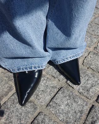 Pointed-toe loafers
