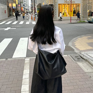 Gold buckle daily bag