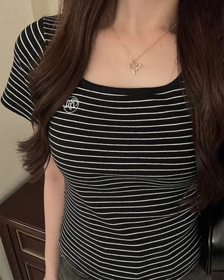 U-neck striped half-sleeve T-shirt