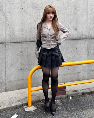 Buckle-point pleated mini skirt