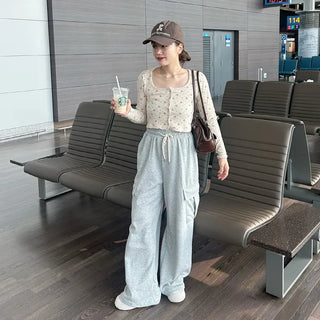 Cargo pants with slanted pockets