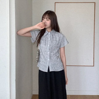 Wrinkle stripe border short-sleeved shirt