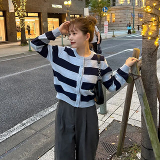 Round neck two-tone cardigan