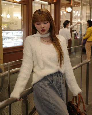 V-neck loose-fit knit and scarf set