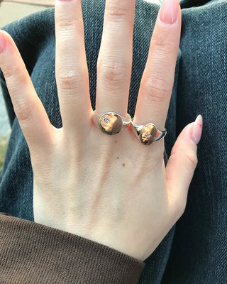 Simple cubic ring