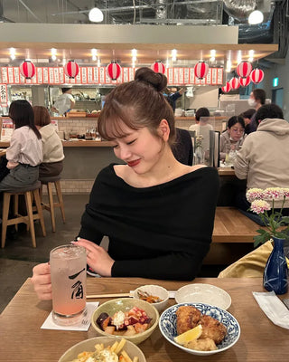Slim Off-Shoulder Knit